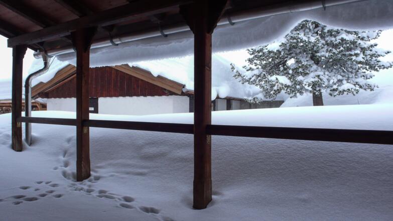 Unter der schattigen Veranda des Schachenhauses