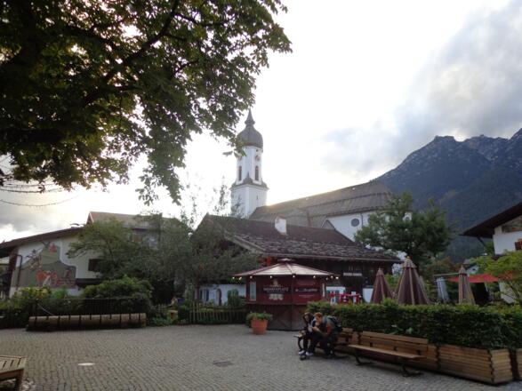 Polzenkasperhaus und Kirche St. Martin