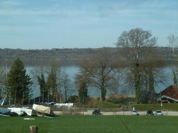 Parkplatz in Leonie bei der Werft