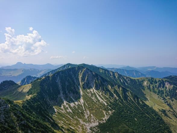 Blick vom Aiplspitz zum Jägerkamp (Hintergrund Mitte)