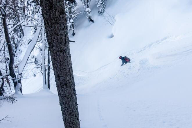 Steile Waldabfahrt im Mittelteil