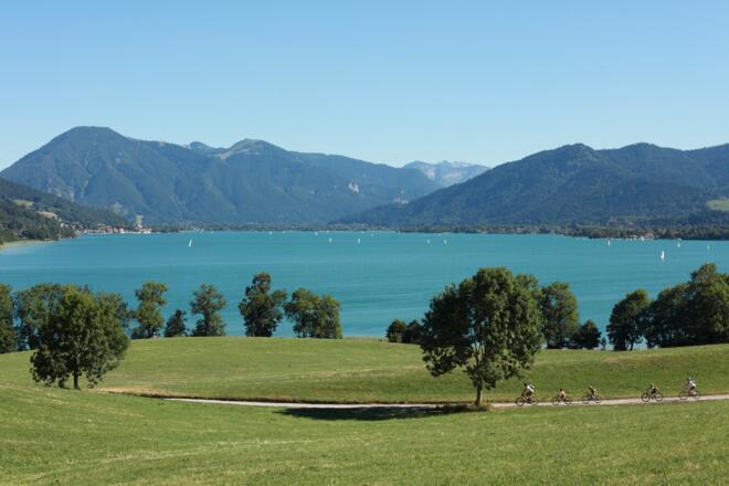 Tegernsee mit Wallberg im Hintergrund von Gut Kaltenbrunn aus