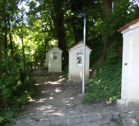Kreuzweg zur Nikolauskapelle