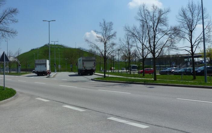 Der 28 m hohe Besucherhügel