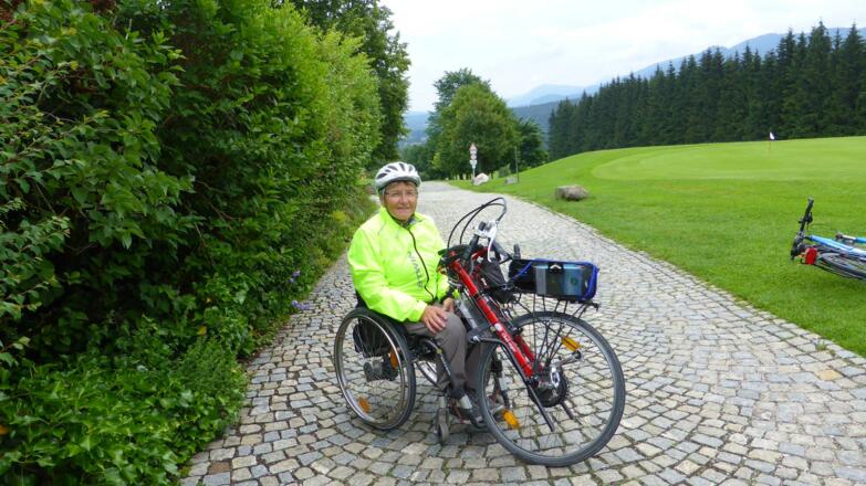 starke Steigung auf dem Kopfsteinplaster, mit Hilfe machbar