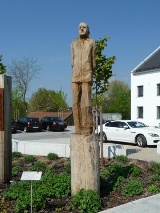 Steinkirchen: Titel: Versuche, über den Kirchturm zu schauen