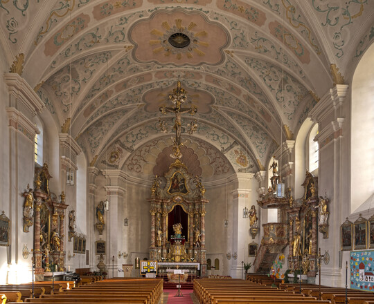 Pfarrkirche St. Michael Innenraum mit Altar