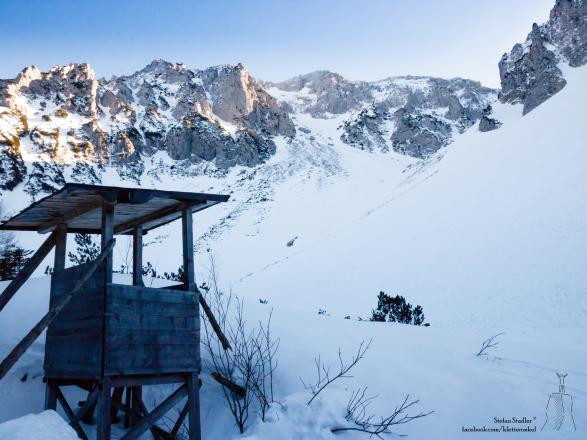 Hochstand am Eingang zum Murkar