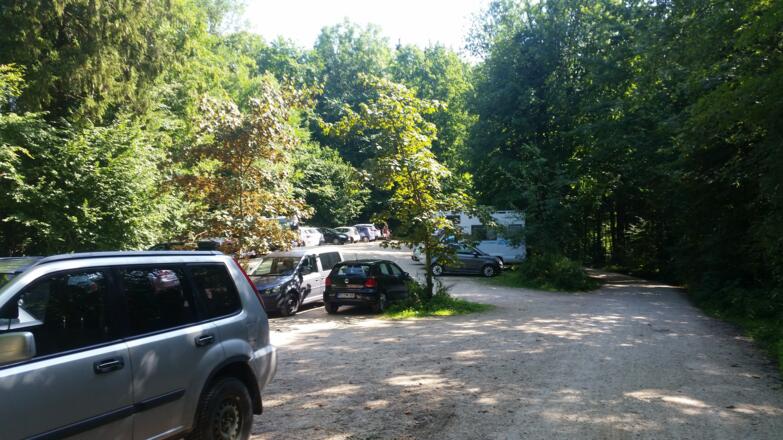 großer Parkplatz Urwies ohne Gebühr!