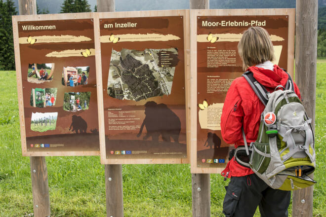 Infotafeln zu Beginn