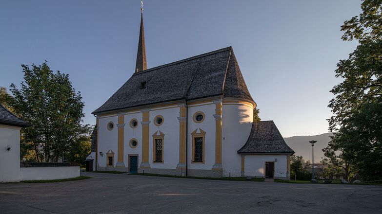 Außenansicht Liebfrauenkirche Inzell im Ortsteil Niederachen