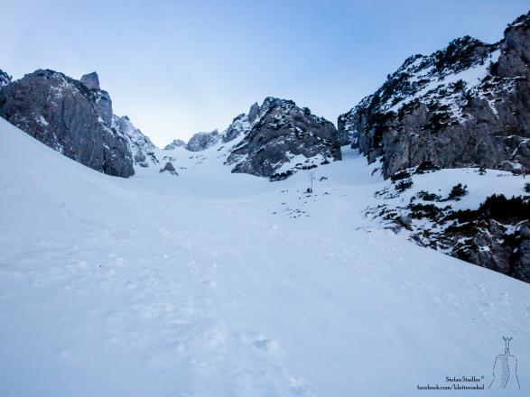 gegen oben hin wird das Staufenkar auch schmäler - noch schmäler ist die Mittelstaufenrinne (rechts)