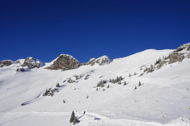 Rotwandgipfel (rechts/verschneit) und Rotwandkopf
