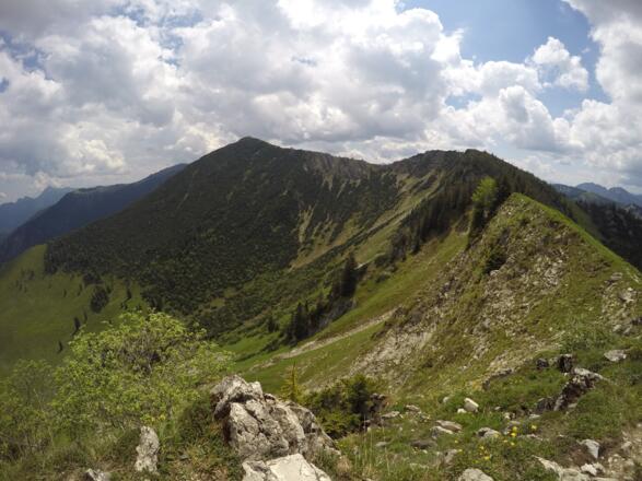 Aussicht von der Freudenreichkapelle zum Brecherspitz (links)