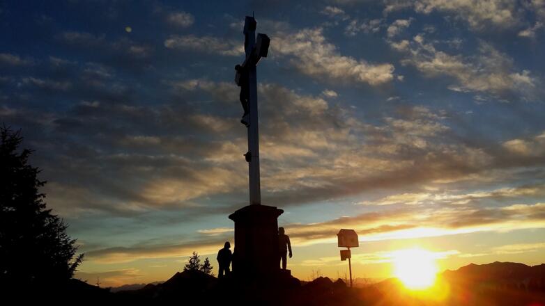 Sonnenaufgang am Gipfel der Bodenschneid