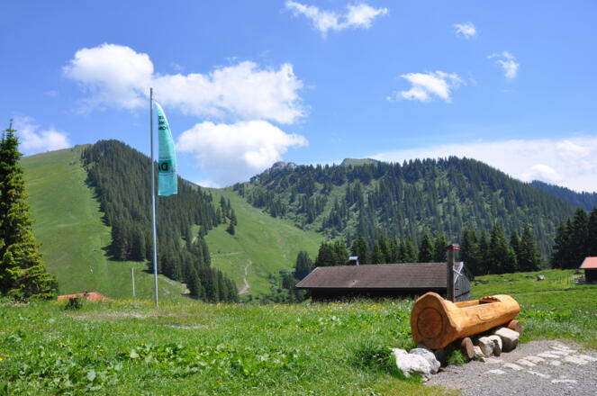 Blick hinüber zum Taubenstein - eines von vielen Tageszielen um die Hütte