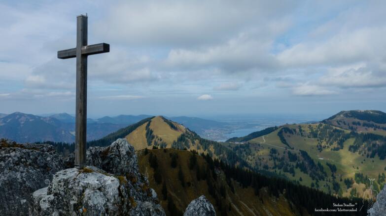 Gipfelkreuz des Blankenstein mit Tegernsee