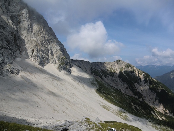 Blick zurück zum Wörnersattel (Bildmitte) - links der erste Teil des Gjaidsteigs