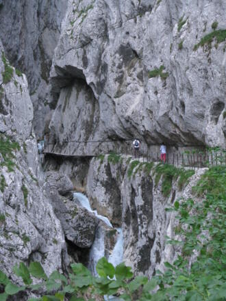 Spannend und manchmal auch naß geht es durch die Klamm!