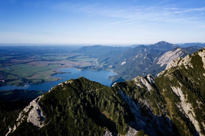 Gratweg Heimgarten - Herzogstand mit Blick auf den Kochelsee und das Voralpenland