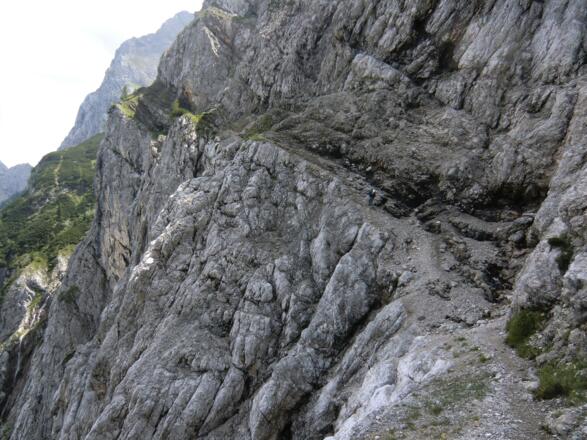 Im anspruchsvolleren Teil des Gjaidsteigs (unbedingt Trittsicherheit)