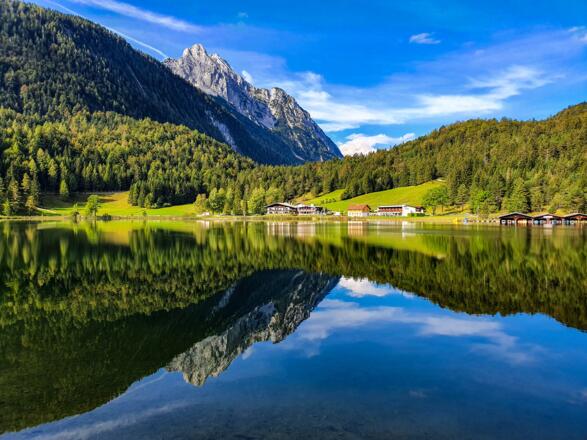 Am Lautersee mit Blick auf das Wettersteingebirge
