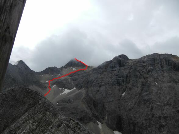 Blick vom Hochalmkreuz zur Birkkarspitze mit dem ungefähren Wegverlauf im oberen Teil