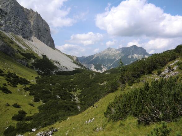 An der Bäralplscharte mit Blick zurück auf die Soierngruppe