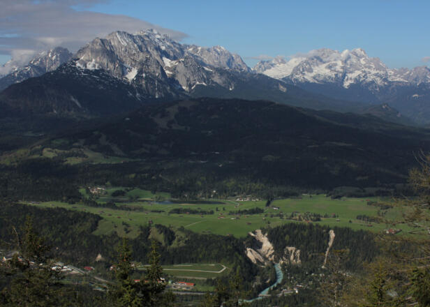 Blick zum Wettersteingebirge