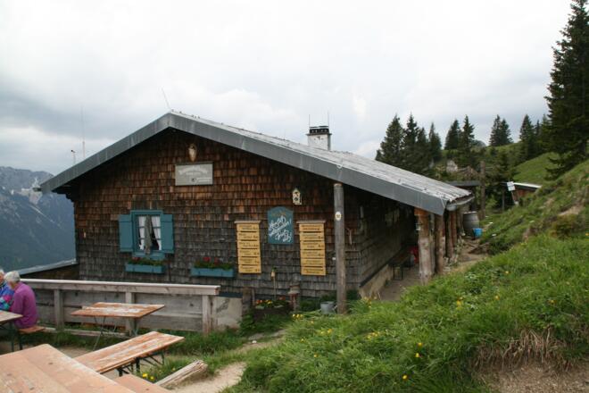 Unsere 1. Etappe endet nach knapp 8 Stunden am Brunnekopfhaus