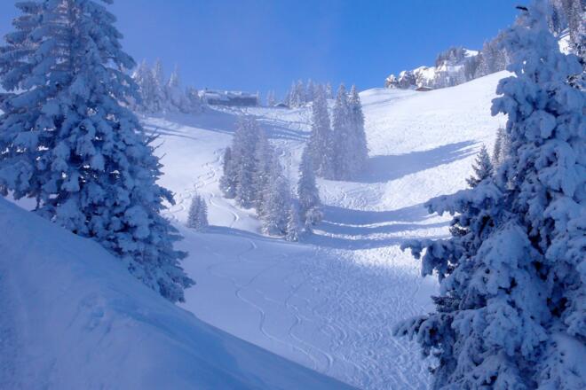 August-Schuster-Haus mit Abstiegshang