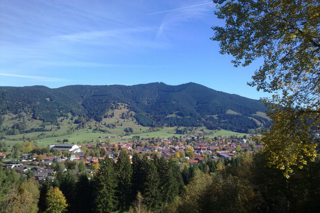 Blick auf Aufacker von der Kreuzigungsgruppe