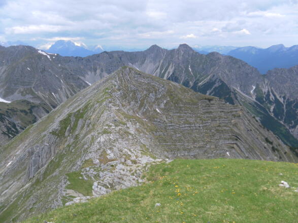 Rückblick zur Gumpenkarspitze, dahinter die Schöttelkarspitze