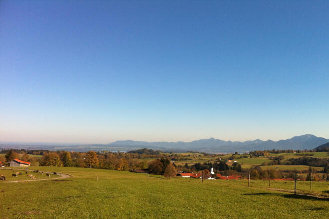 Fernwanderweg Meditationsweg Ammergauer Alpen - Blick vom Wetzsteinrücken auf Bad Kohlgrub