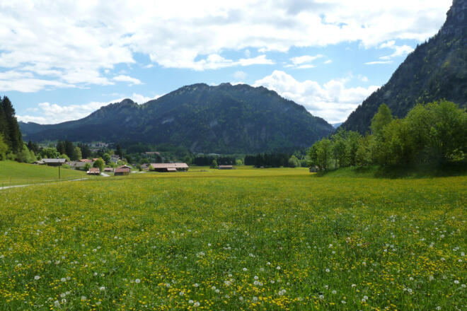 Grottenweg Oberammergau, Blick auf den Ort und Laber