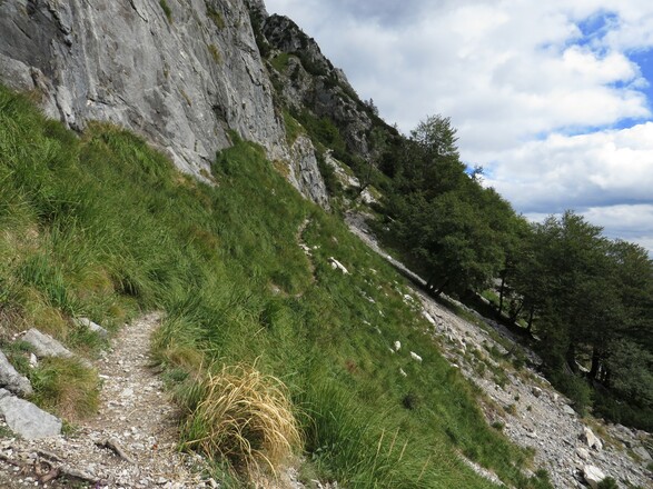 Rechtsquerung unter der Felswand