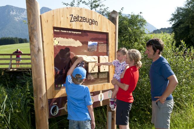 Zeitzeugen auf dem Moor-Erlebnis-Pfad in Inzell