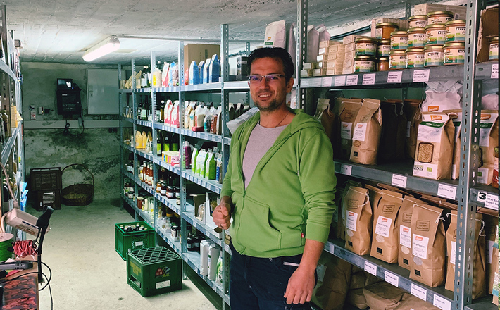 Hans Lecker in seinem Lager