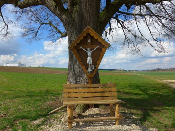 Wegkreuz bei Eiche in Hochholding