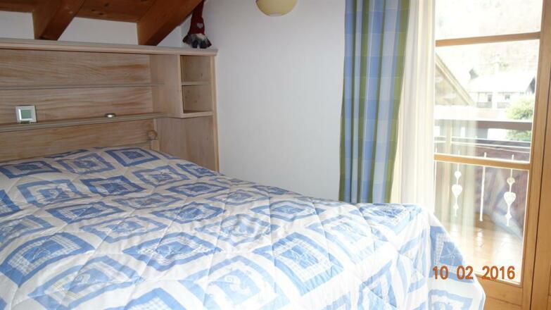 2. Schlafzimmer 1,40 Bett, Westbalkon