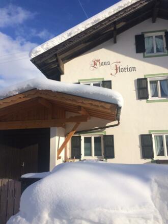 Außenansicht Haus im Wintee