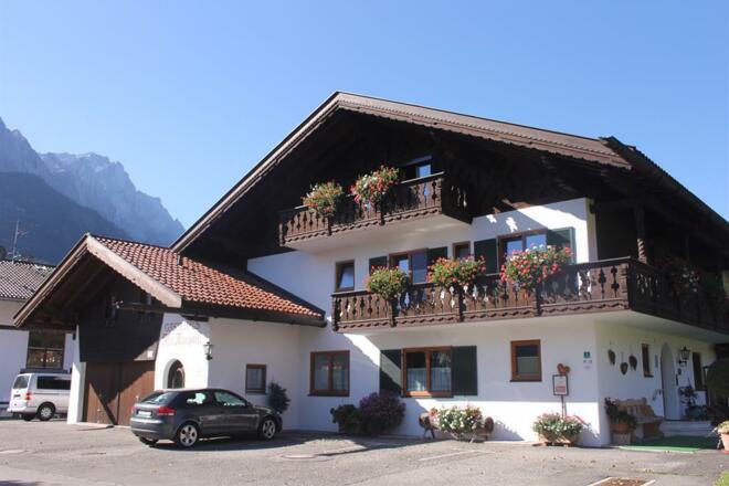 Hausansicht mit Eingang