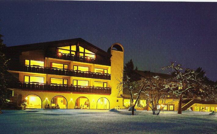 Hotelansicht vom Garten