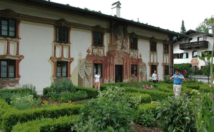 Pilatushaus mit Garten