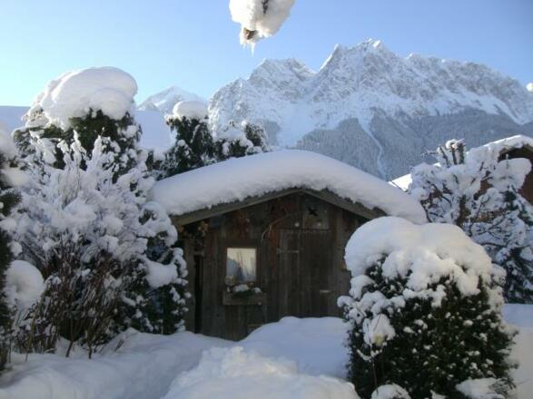 Gartenhaus im Winter