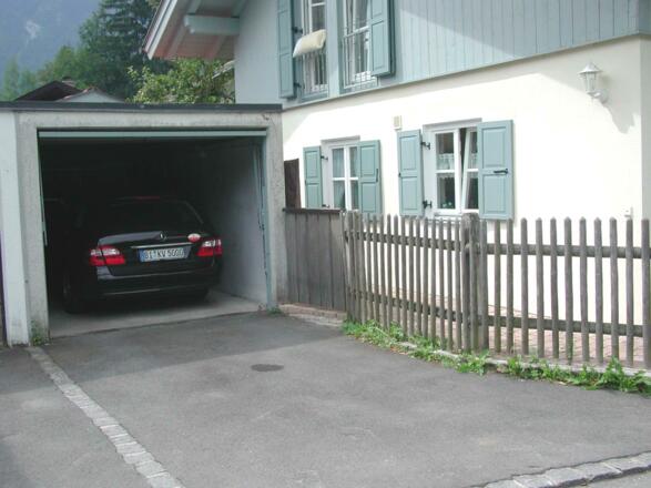 Stellplatz vor Garage