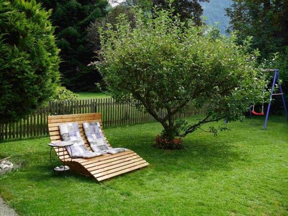 Holzliege_Garten