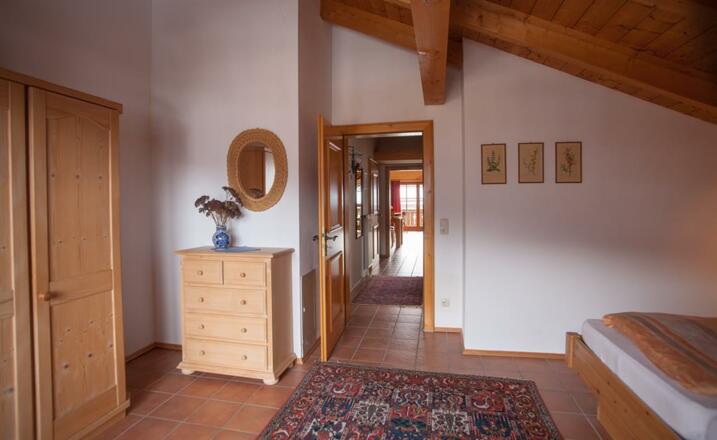 Fewo Deutinger Flur zum Wohnzimmer vom Schlafzimme