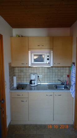 separate Küche mit Mikrowelle