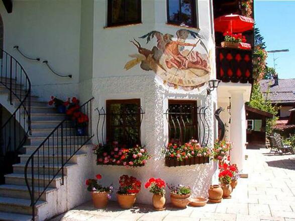 Sonnenuhr am Haus Bergfried